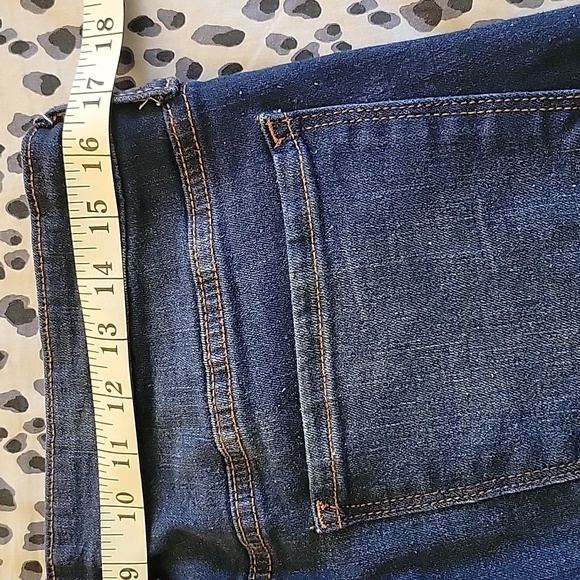 Old Navy mid-rise Rockstar super skinny frayed hemline cropped jeans - Picture 7 of 7